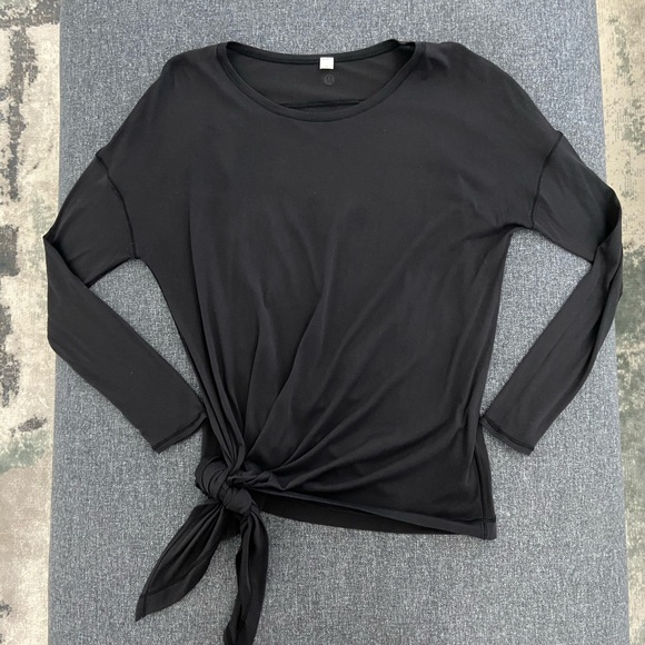 Lululemon black long sleeve top - Picture 1 of 3